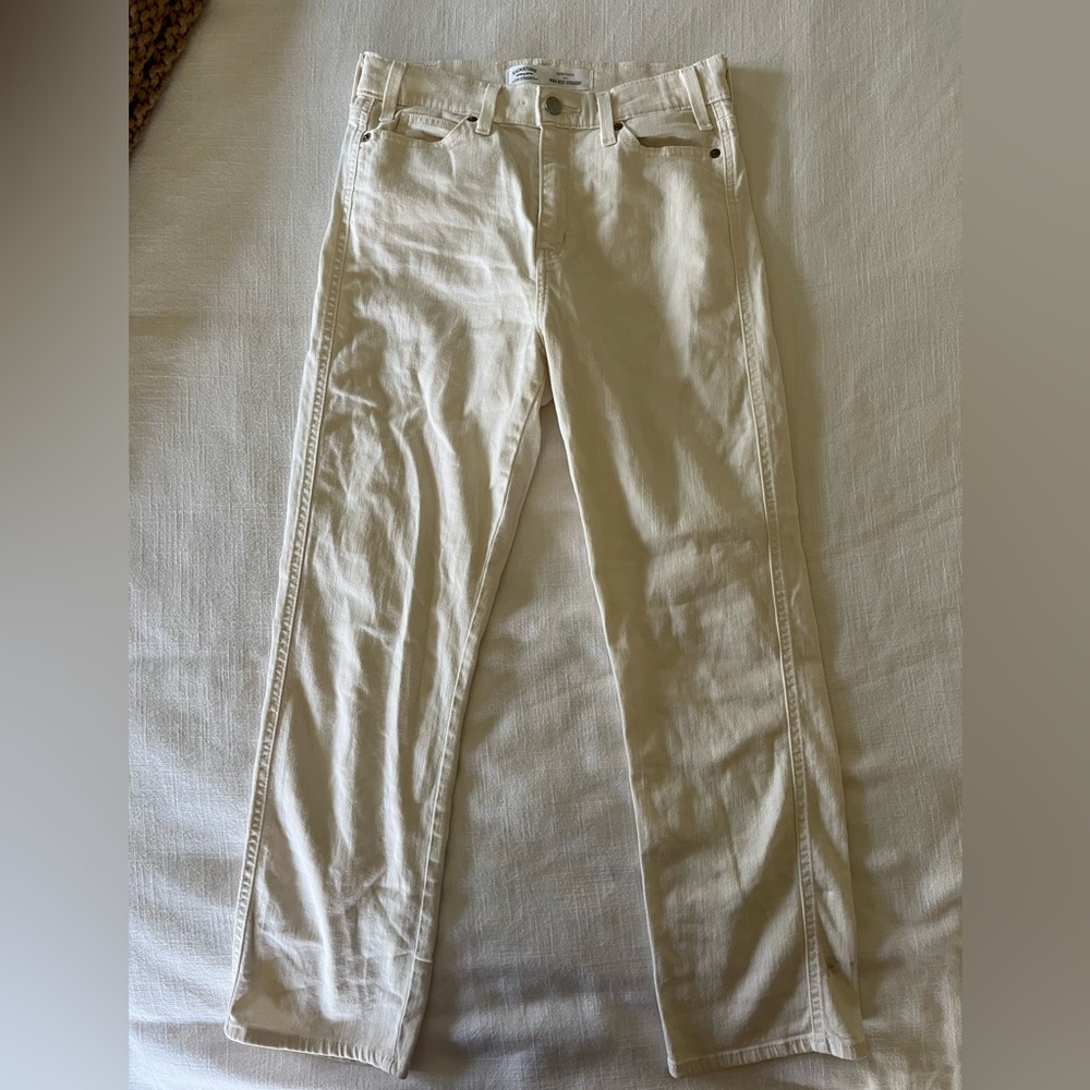 Signature Levi’s cream colored straight leg jeans